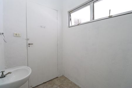 Banheiro de casa para alugar com 1 quarto, 55m² em Vila Ipojuca, São Paulo