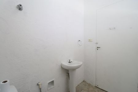 Banheiro de casa para alugar com 1 quarto, 55m² em Vila Ipojuca, São Paulo