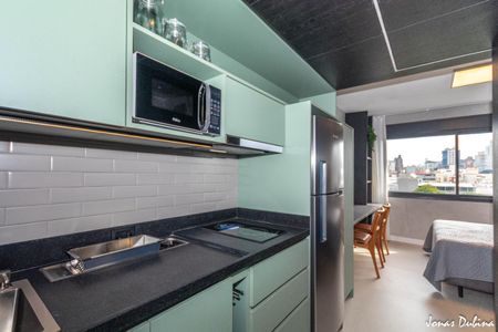 Cozinha de kitnet/studio para alugar com 1 quarto, 30m² em Boa Vista, Porto Alegre