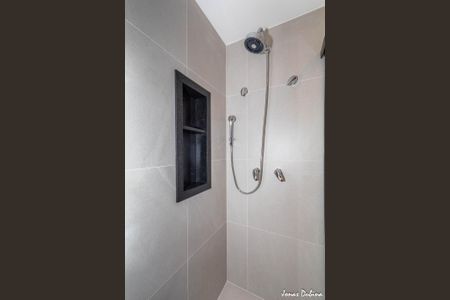 Banheiro Social de kitnet/studio para alugar com 1 quarto, 30m² em Boa Vista, Porto Alegre
