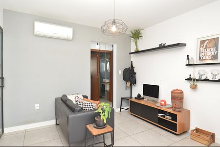 Sala de apartamento à venda com 1 quarto, 56m² em Petrópolis, Porto Alegre