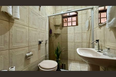 Casa à venda com 446m², 4 quartos e 8 vagas Casa à venda com 446m², 4 quartos e 8 vagasBanheiro