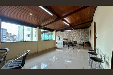 Casa à venda com 446m², 4 quartos e 8 vagas Casa à venda com 446m², 4 quartos e 8 vagasTerraço