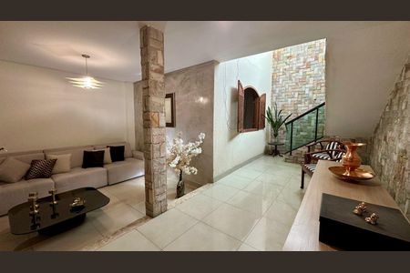 Casa à venda com 446m², 4 quartos e 8 vagas Casa à venda com 446m², 4 quartos e 8 vagasSala