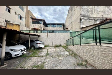 Casa à venda com 446m², 4 quartos e 8 vagas Casa à venda com 446m², 4 quartos e 8 vagasFrente da casa