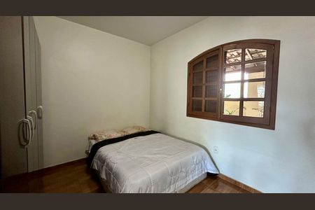 Casa à venda com 446m², 4 quartos e 8 vagas Casa à venda com 446m², 4 quartos e 8 vagasQuarto