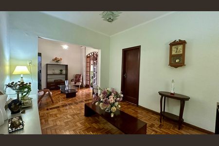 Casa à venda com 446m², 4 quartos e 8 vagas Casa à venda com 446m², 4 quartos e 8 vagasSala