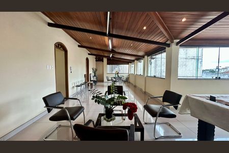 Casa à venda com 446m², 4 quartos e 8 vagas Casa à venda com 446m², 4 quartos e 8 vagasTerraço