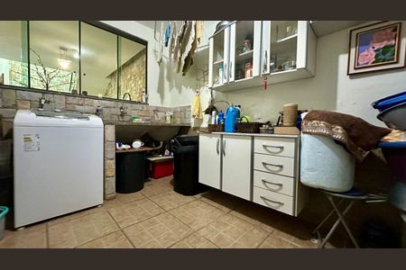 Casa à venda com 446m², 4 quartos e 8 vagas Casa à venda com 446m², 4 quartos e 8 vagasLavanderia