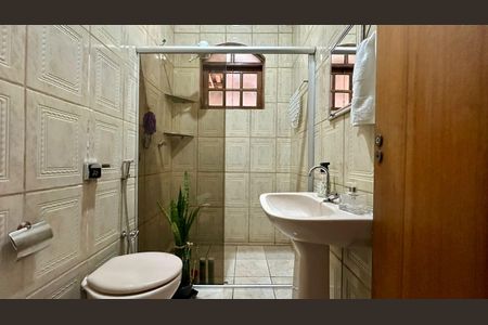 Casa à venda com 446m², 4 quartos e 8 vagas Casa à venda com 446m², 4 quartos e 8 vagasBanheiro