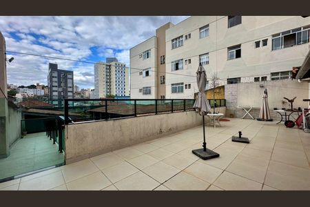 Casa à venda com 446m², 4 quartos e 8 vagas Casa à venda com 446m², 4 quartos e 8 vagasVarandão