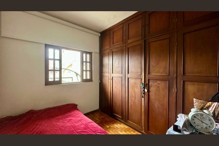 Casa à venda com 446m², 4 quartos e 8 vagas Casa à venda com 446m², 4 quartos e 8 vagasQuarto