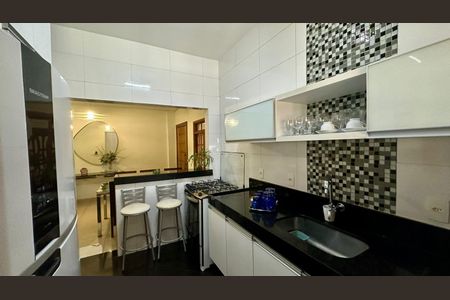 Casa à venda com 446m², 4 quartos e 8 vagas Casa à venda com 446m², 4 quartos e 8 vagasCozinha