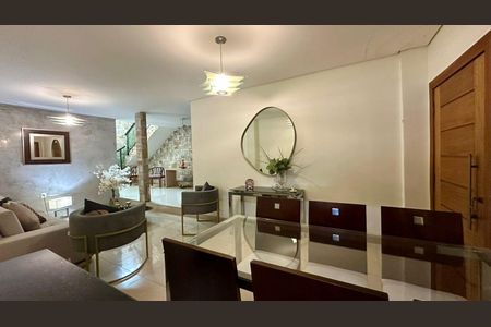 Casa à venda com 446m², 4 quartos e 8 vagas Casa à venda com 446m², 4 quartos e 8 vagasSala