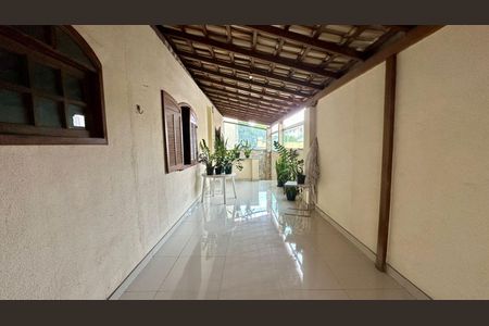 Casa à venda com 446m², 4 quartos e 8 vagas Casa à venda com 446m², 4 quartos e 8 vagasVaranda