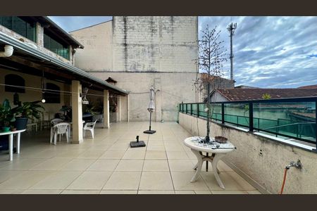 Casa à venda com 446m², 4 quartos e 8 vagas Casa à venda com 446m², 4 quartos e 8 vagasVarandão