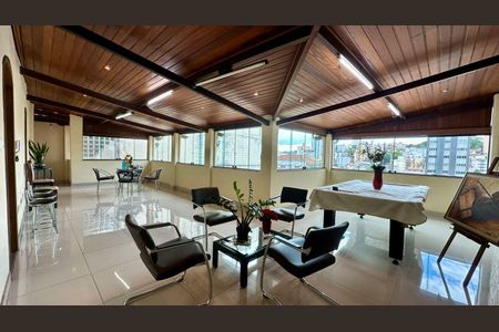 Casa à venda com 446m², 4 quartos e 8 vagas Casa à venda com 446m², 4 quartos e 8 vagasTerraço