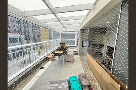 Apartamento à venda com 120m², 1 quarto e 1 vaga Apartamento à venda com 120m², 1 quarto e 1 vagaVaranda