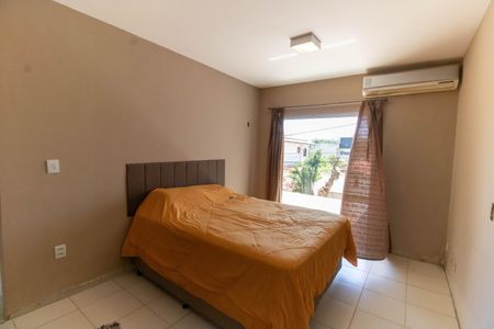 Casa à venda com 220m², 4 quartos e 2 vagasSuíte