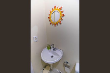 Casa à venda com 220m², 4 quartos e 2 vagasBanheiro de serviço