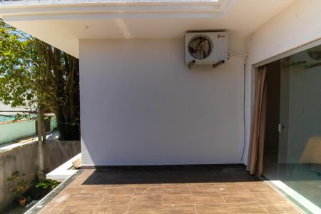 Casa à venda com 220m², 4 quartos e 2 vagasVaranda da Suíte