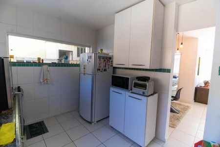 Casa à venda com 220m², 4 quartos e 2 vagasCozinha