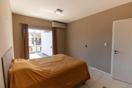 Casa à venda com 220m², 4 quartos e 2 vagasSuíte