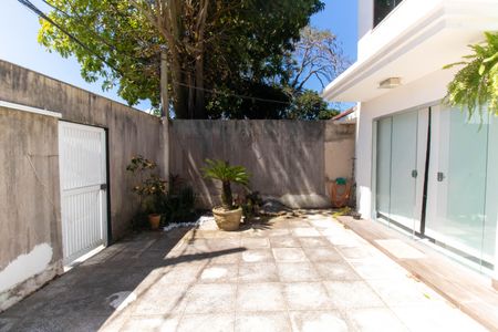 Casa à venda com 220m², 4 quartos e 2 vagasÁrea externa