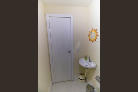 Casa à venda com 220m², 4 quartos e 2 vagasBanheiro de serviço