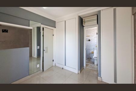 Apartamento à venda com 276m², 4 quartos e 3 vagasQuarto 4