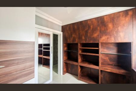 Apartamento à venda com 276m², 4 quartos e 3 vagasQuarto 2