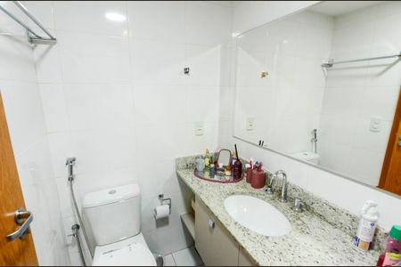 Apartamento à venda com 65m², 2 quartos e 1 vaga Apartamento à venda com 65m², 2 quartos e 1 vagaBanheiro Social