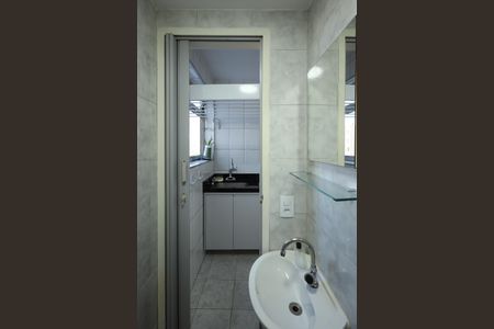 Apartamento à venda com 64m², 2 quartos e 1 vaga Apartamento à venda com 64m², 2 quartos e 1 vagaBanheiro de serviço