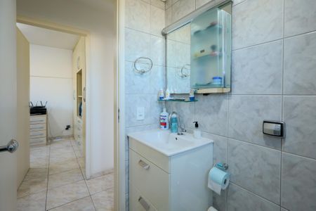 Apartamento à venda com 64m², 2 quartos e 1 vaga Apartamento à venda com 64m², 2 quartos e 1 vagaBanheiro Social