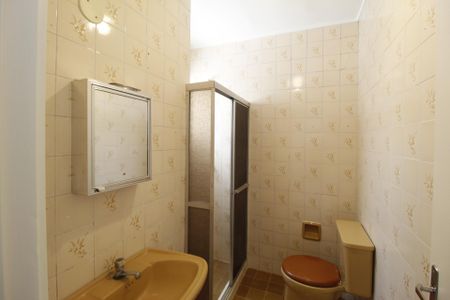 Banheiro da Suíte 1 de apartamento à venda com 1 quarto, 42m² em Passo D’areia, Porto Alegre