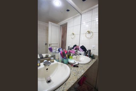 Apartamento para alugar com 225m², 3 quartos e 4 vagasBanheiro da Suíte 1