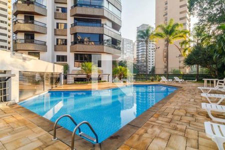 Apartamento para alugar com 225m², 3 quartos e 4 vagas Apartamento para alugar com 225m², 3 quartos e 4 vagasÁrea comum - Piscina