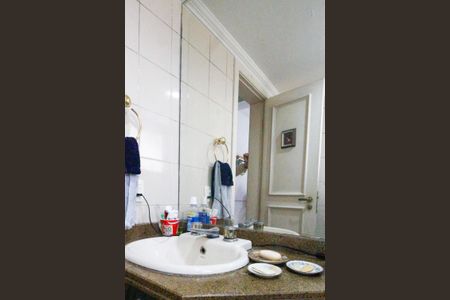 Apartamento para alugar com 225m², 3 quartos e 4 vagasBanheiro da Suíte 2