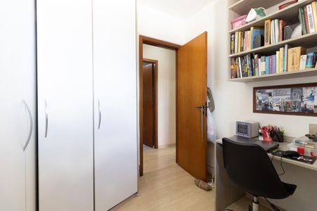 Apartamento à venda com 72m², 3 quartos e 2 vagas Apartamento à venda com 72m², 3 quartos e 2 vagasQuarto 2