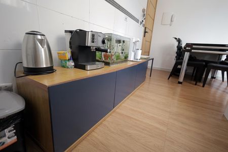 Sala de apartamento à venda com 2 quartos, 77m² em Vila Scarpelli, Santo André