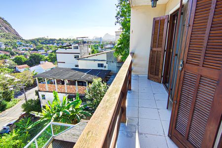 Casa à venda com 150m², 3 quartos e 1 vagavaranda conjugada