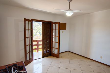 Casa à venda com 150m², 3 quartos e 1 vagasuite master