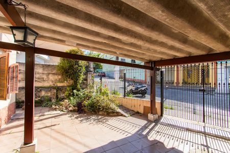 Casa à venda com 253m², 2 quartos e 2 vagas Casa à venda com 253m², 2 quartos e 2 vagasGaragem