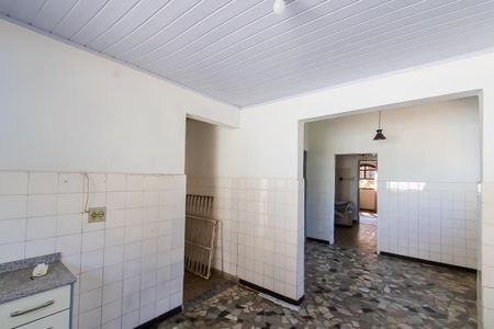 Casa à venda com 253m², 2 quartos e 2 vagas Casa à venda com 253m², 2 quartos e 2 vagasCozinha