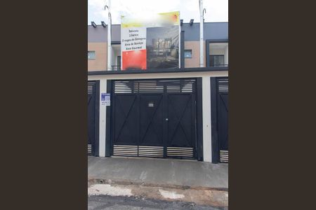 Casa à venda com 183m², 3 quartos e 2 vagas Casa à venda com 183m², 3 quartos e 2 vagasFachada