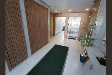 Apartamento à venda com 58m², 2 quartos e 1 vaga Apartamento à venda com 58m², 2 quartos e 1 vagaHall Social