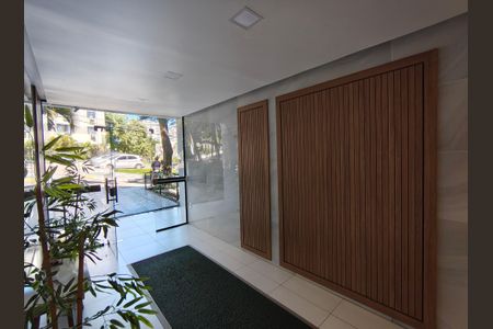 Apartamento à venda com 58m², 2 quartos e 1 vaga Apartamento à venda com 58m², 2 quartos e 1 vagaHall Social