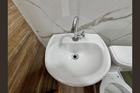 Casa de condomínio à venda com 88m², 3 quartos e 1 vagaSuíte - Banheiro