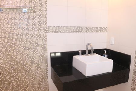 Casa à venda com 306m², 3 quartos e 5 vagasBanheiro da Suíte 1