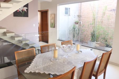 Casa à venda com 306m², 3 quartos e 5 vagasSala